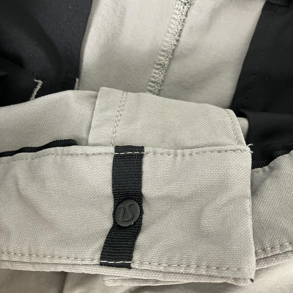 Lululemon ABC Shorts Mens 28 Performance Chino Stretch Tech Casual Athletic - Picture 2 of 8